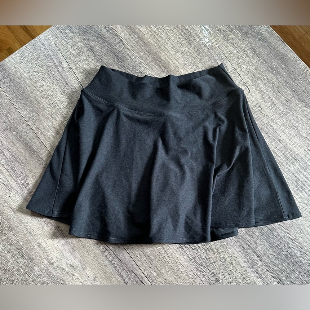Old Navy Active Cloud+ Go Dry Skort in black. Medium. Perfect condition!